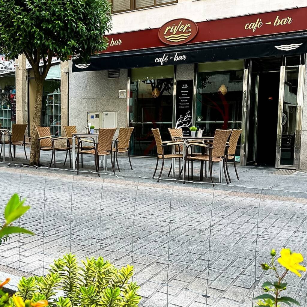 River 1973 - terraza exterior