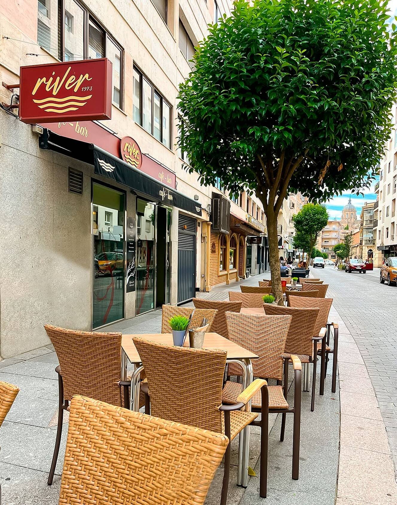 OK Sillas y mesas exteriores bar River197