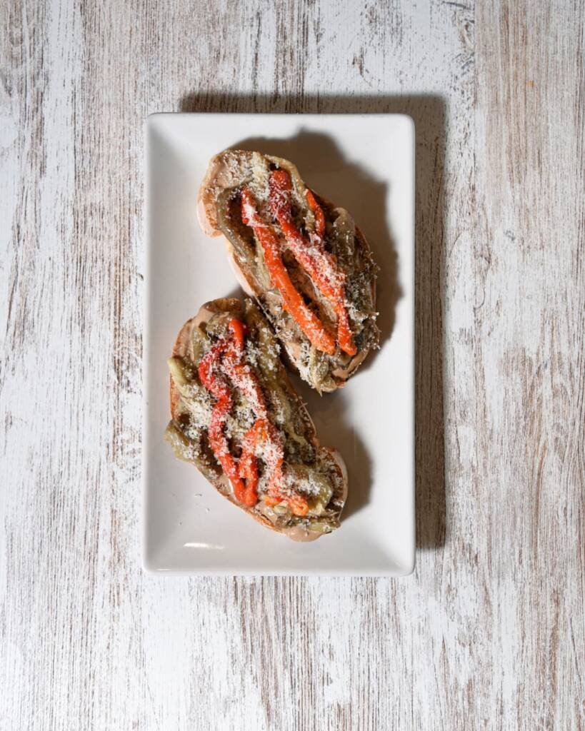 Tapa vegana en river- berenjena asada